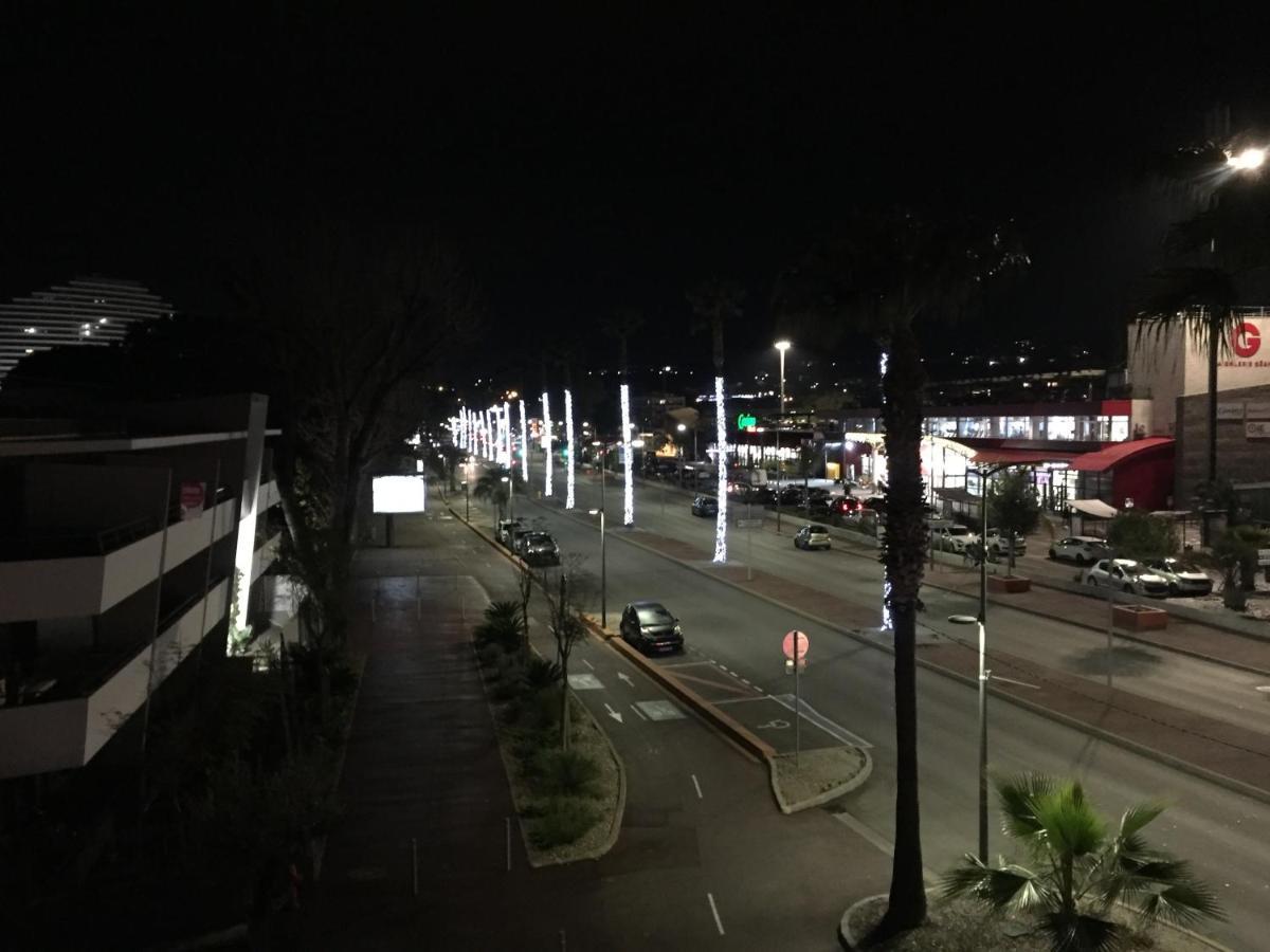 F2 Immeuble Les Pieds Dans L'Eau Appartement Villeneuve-Loubet Buitenkant foto